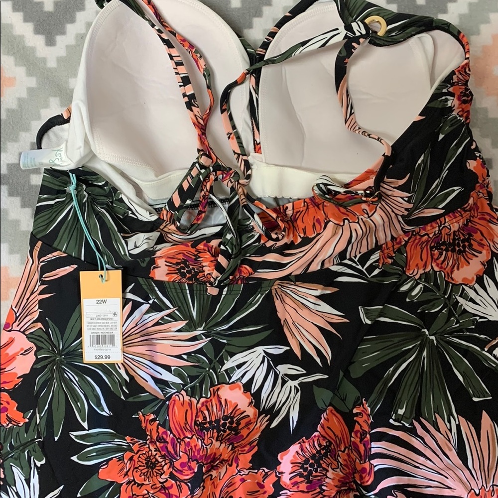 Womens bathing suit / tankini top